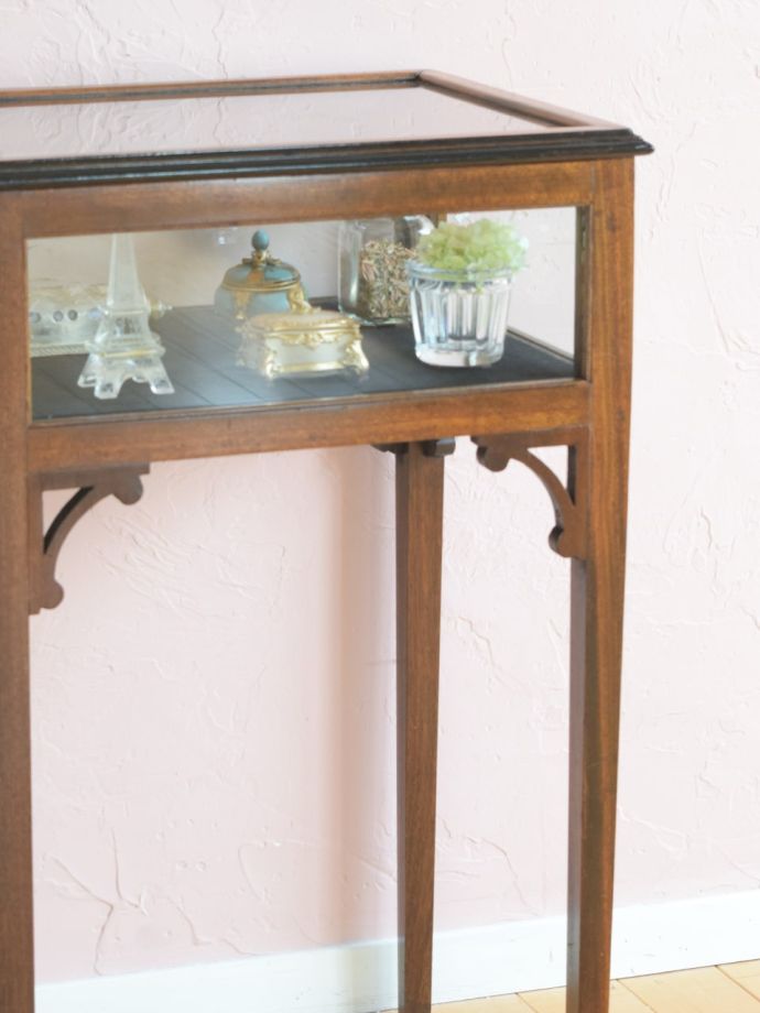 ガラス越しに中をのぞいてみると・・・