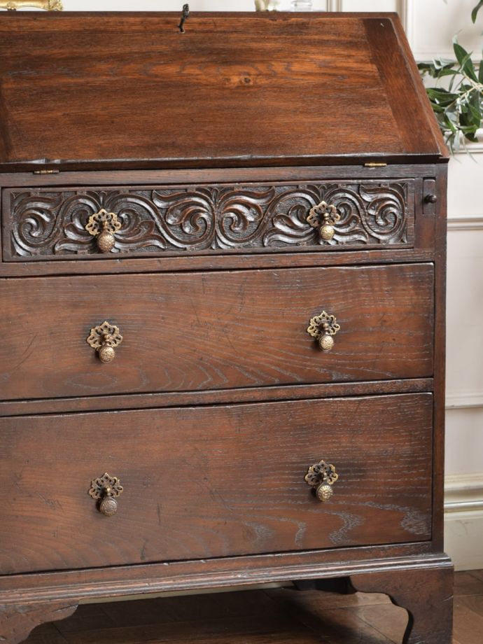 アンティーク家具らしさが漂うビューロー