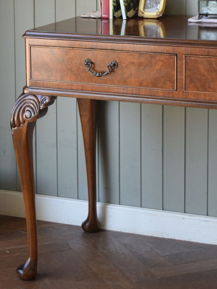 アンティークデスクの美しい木目