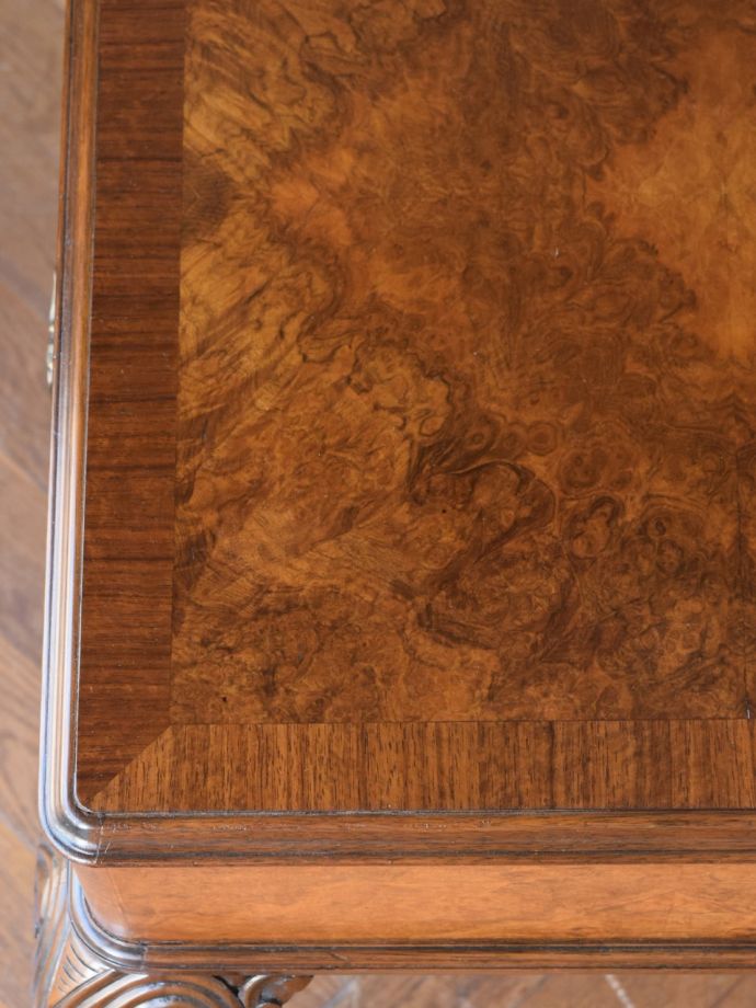 アンティークデスクの木目