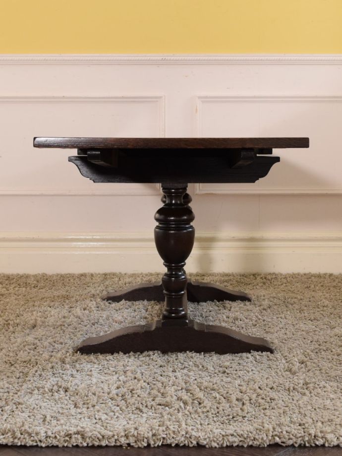 ドローリーフテーブルの横顔