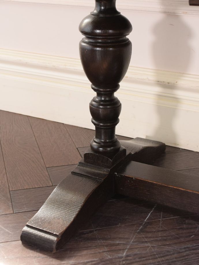 アンティークテーブルの脚