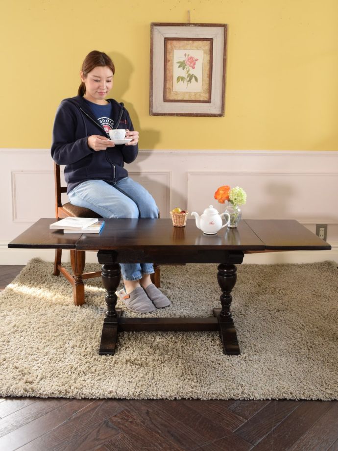 アンティークの伸長式コーヒーテーブル