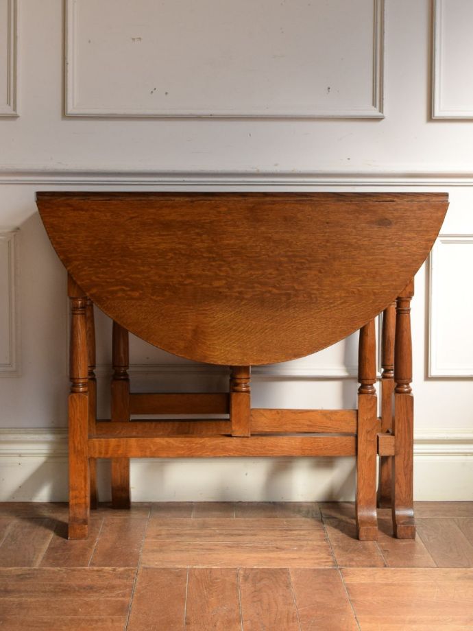 畳んだ時のゲートレッグテーブル