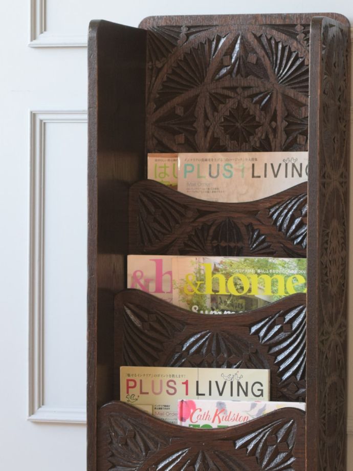 マガジンラック付きの本棚