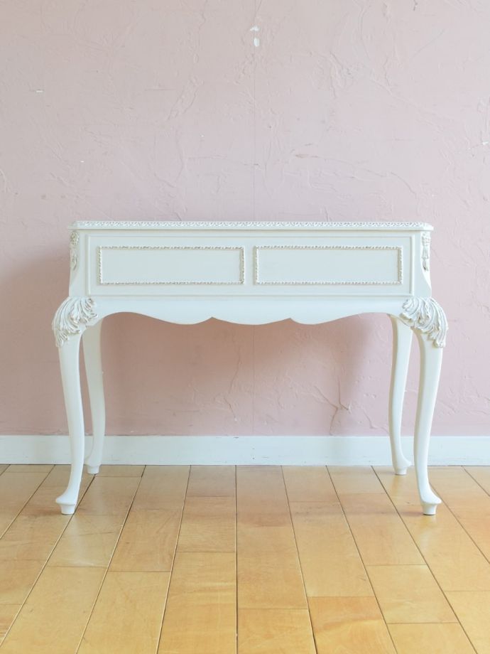 チェストの後ろ姿