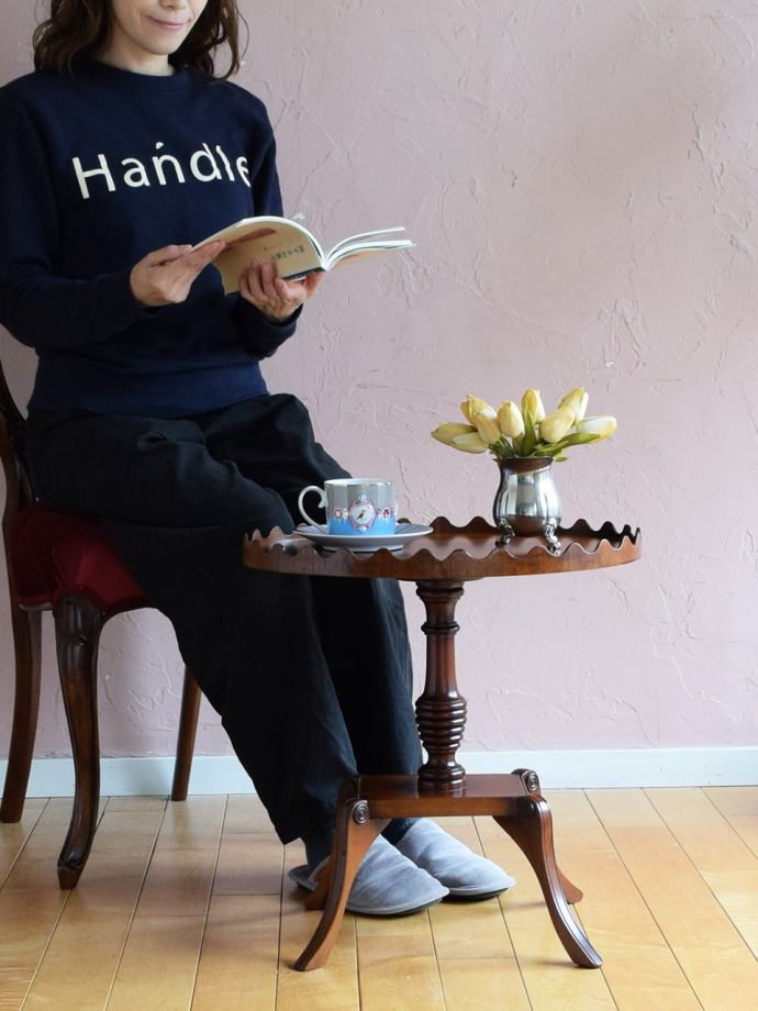 アンティークのワインテーブル