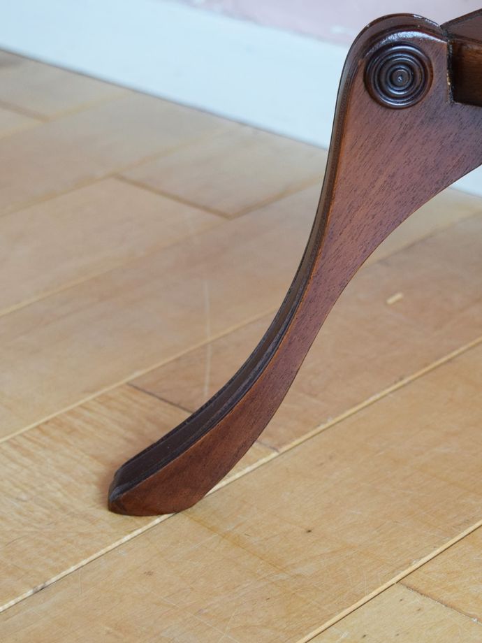 アンティークテーブルの脚