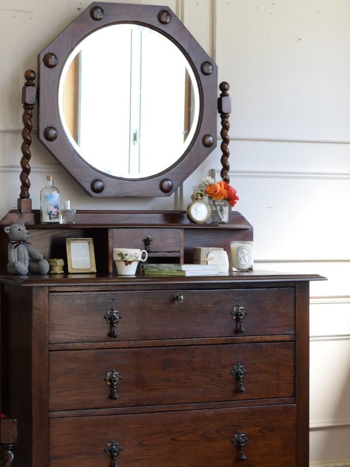 ドレッサーの美しい杢目