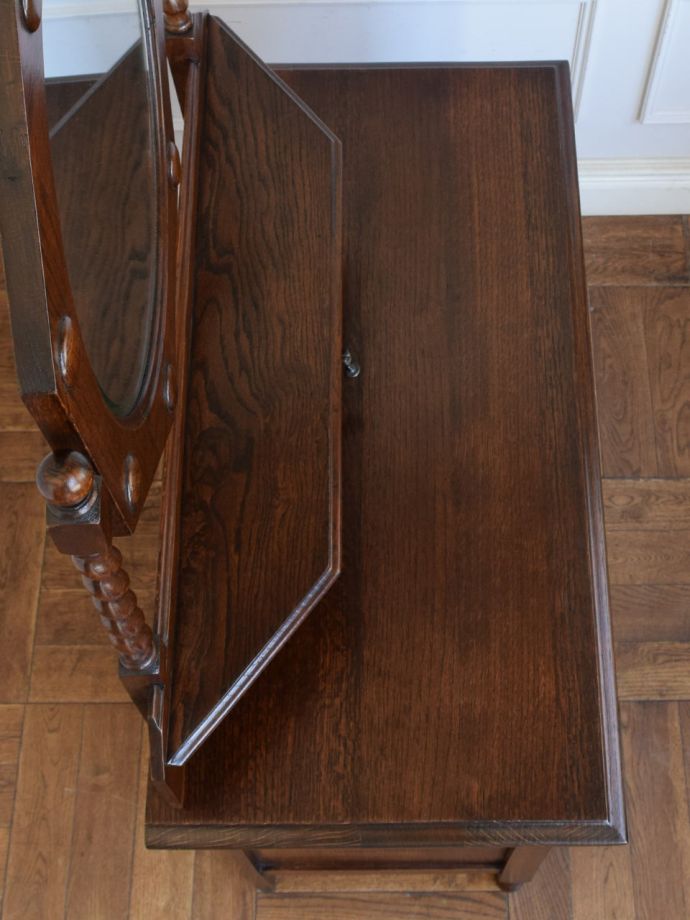 アンティークドレッサーの天板