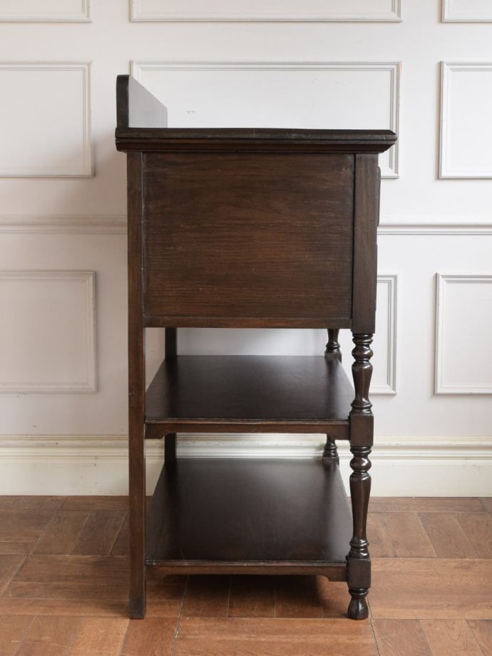 アンティークチェストの側面