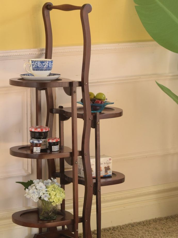 英国のアンティーク家具らしいデザイン