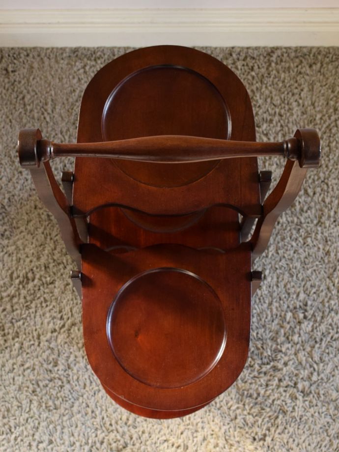 アンティークのケーキスタンドの天板