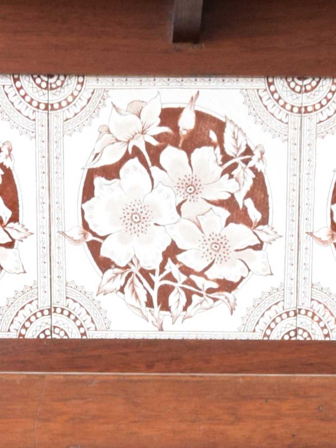 アンティークのタイル