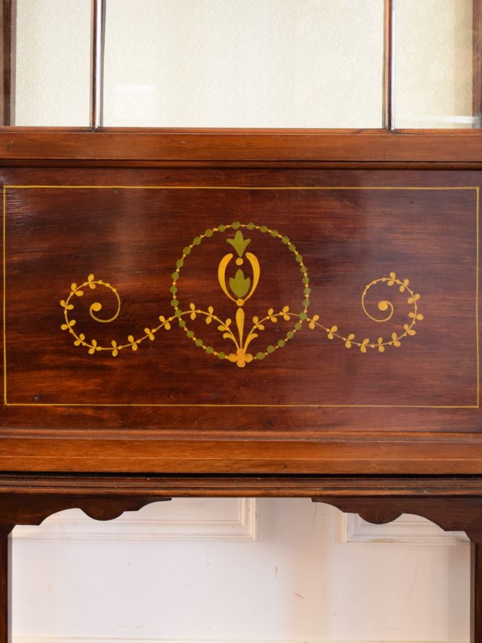 英国アンティークらしい装飾