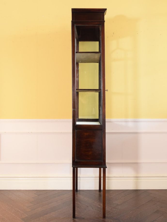 キャビネットの側面