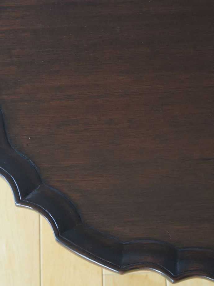 アンティークテーブルの美しい天板