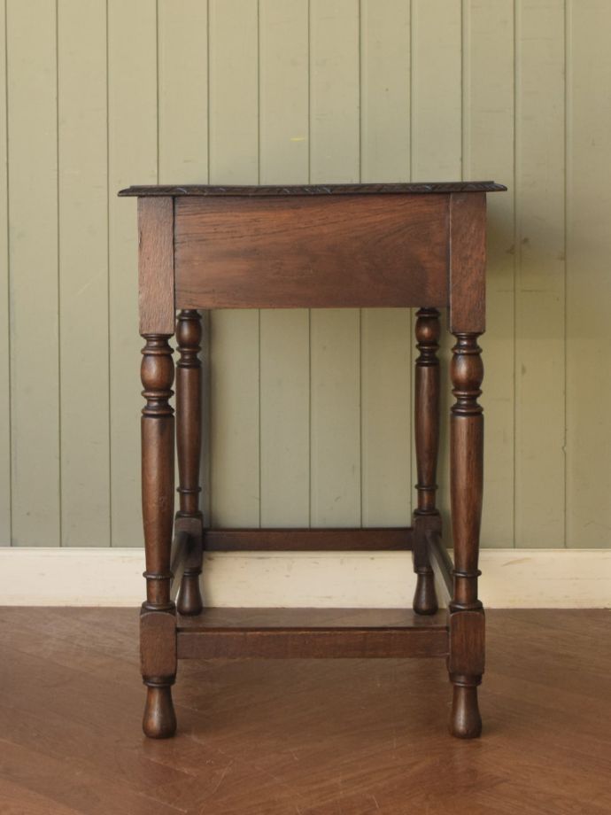 コンソールテーブルの側面