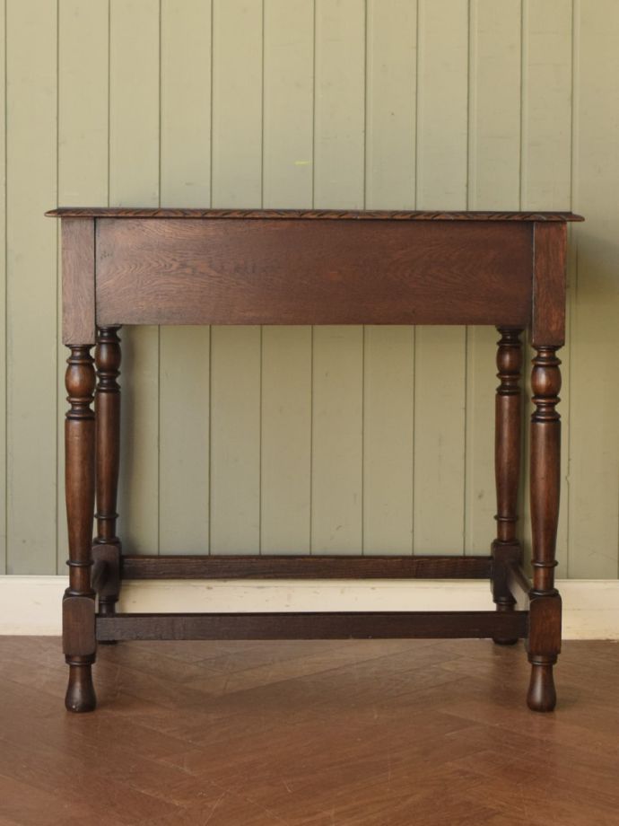 コンソールテーブルの後ろ姿