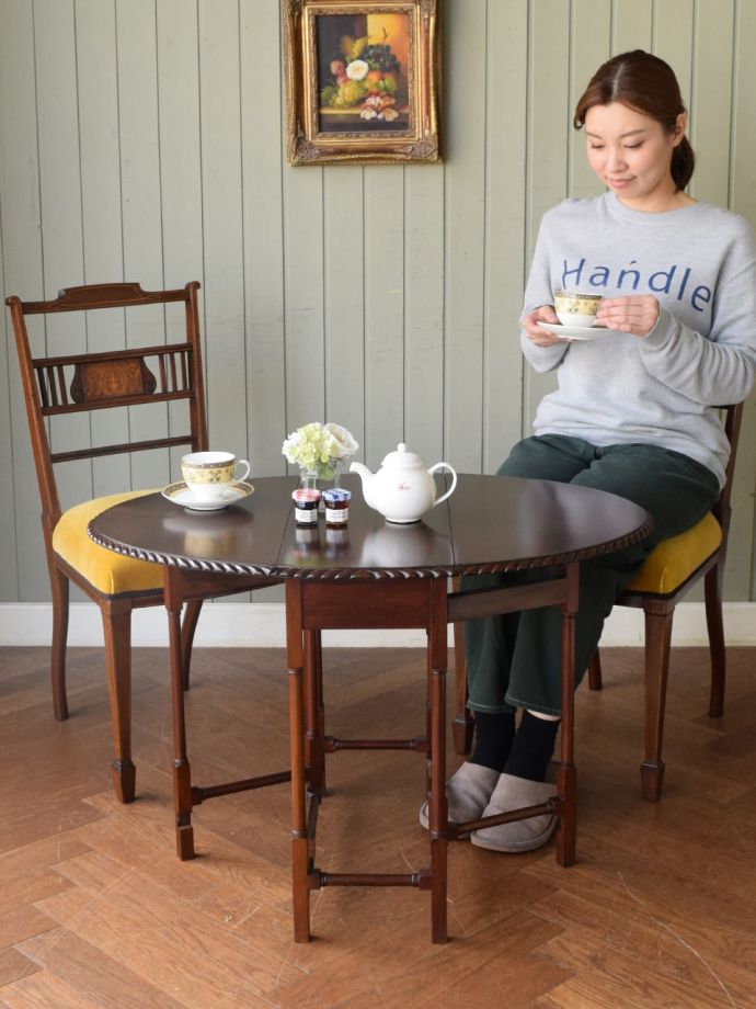 アンティークのゲートレッグテーブル