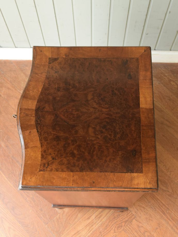 アンティークチェストの天板