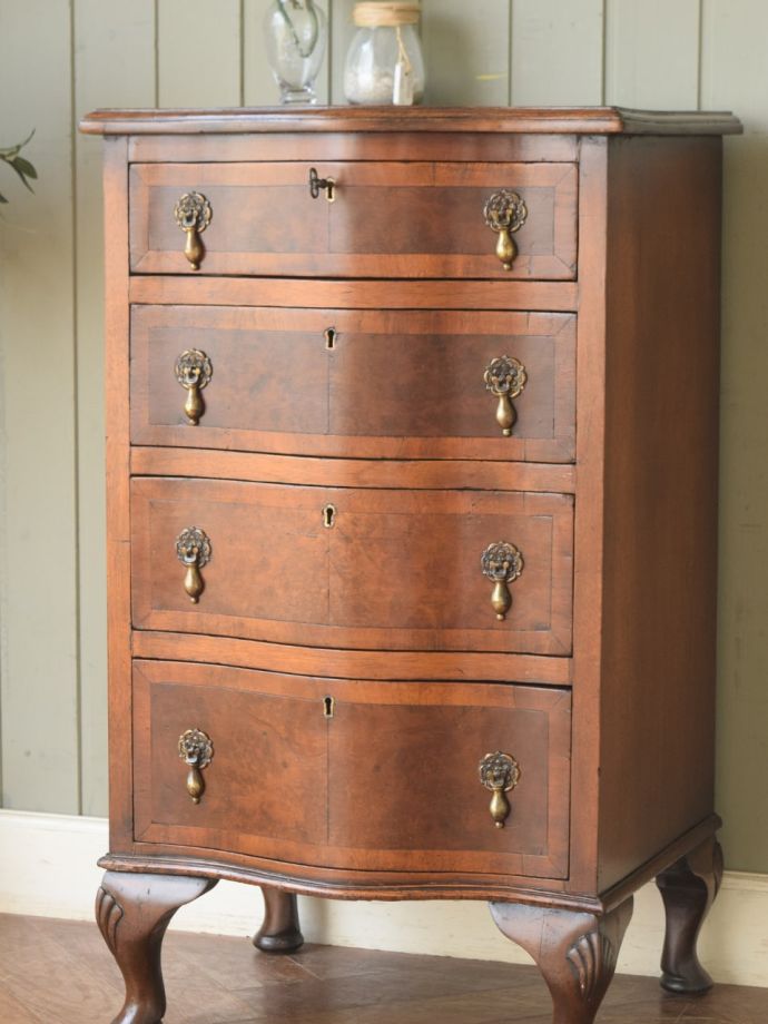 アンティークチェストの美しい木目