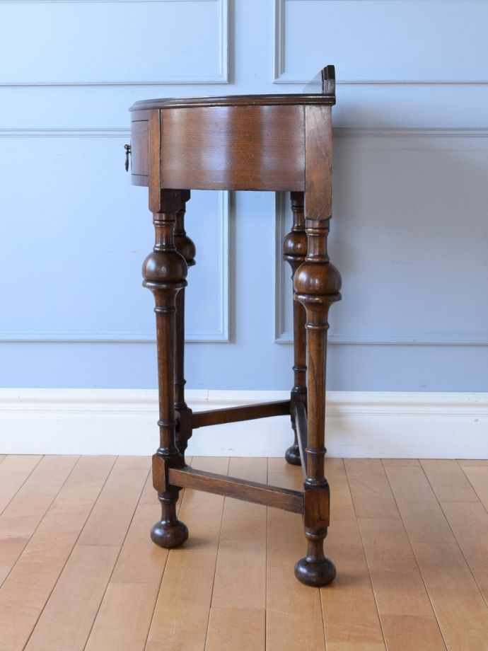 コンソールテーブルの側面