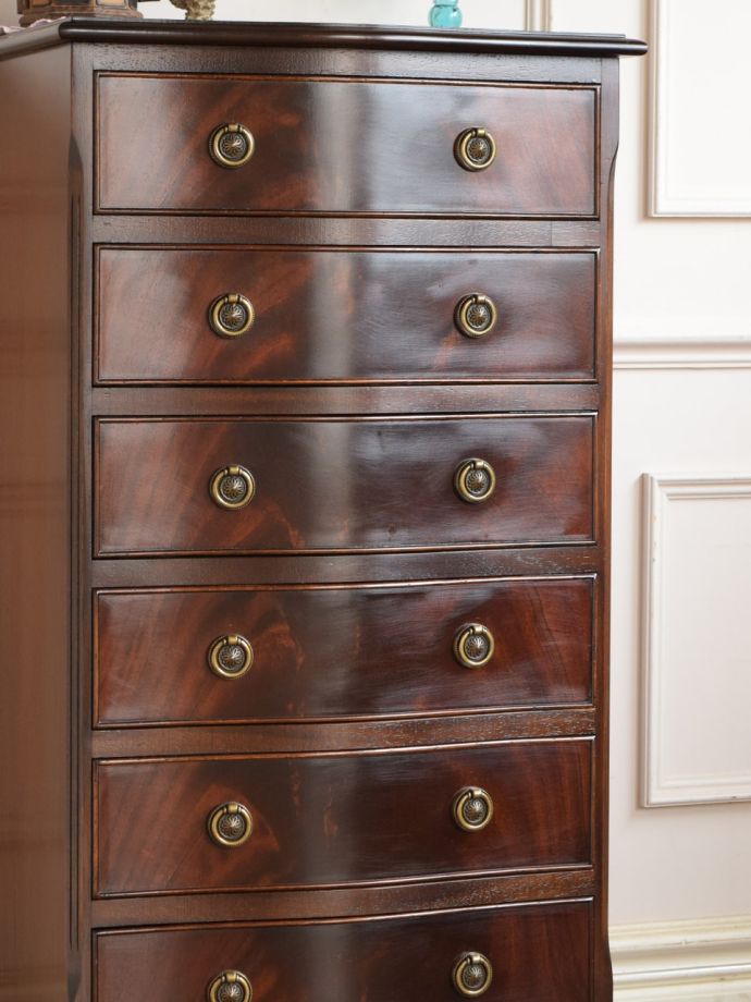 アンティークチェストの美しい木目