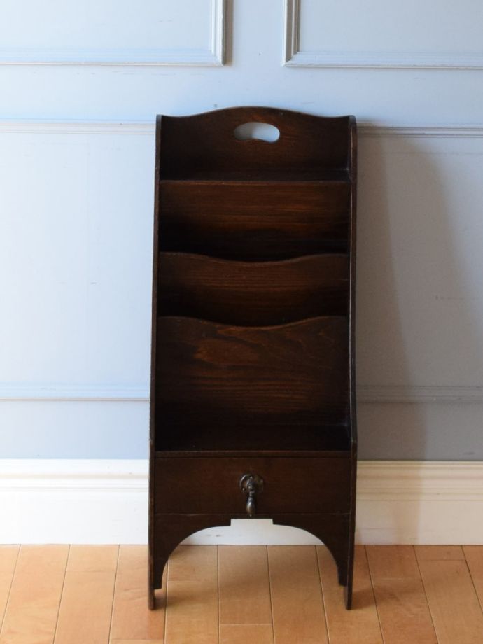 アンティークのマガジンラック