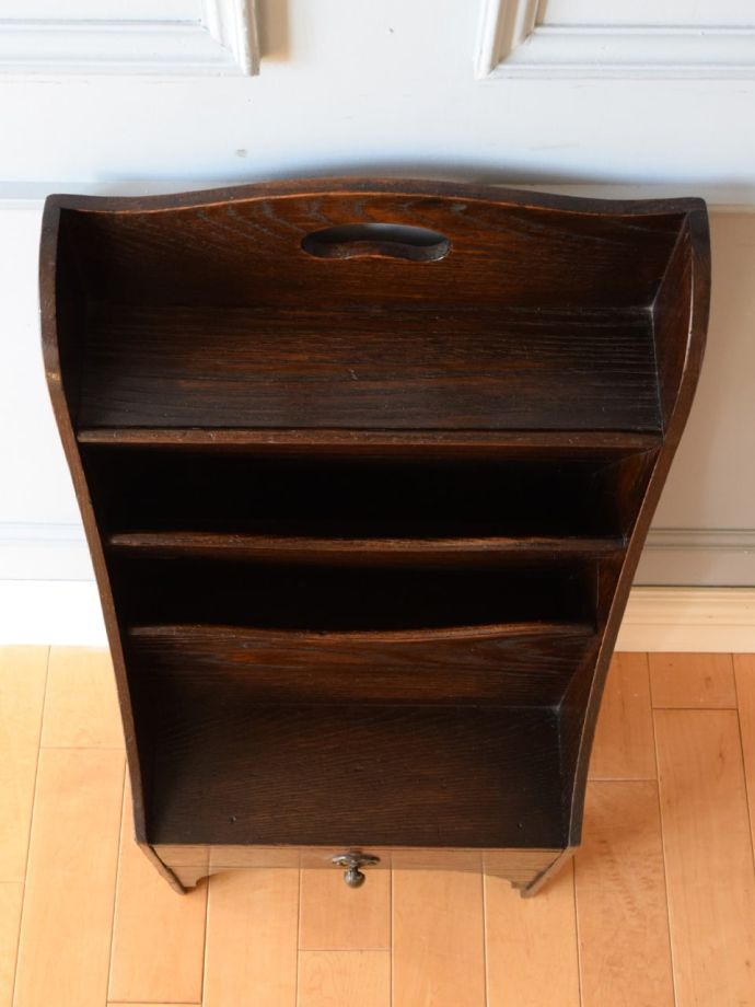 アンティークのおしゃれな本棚