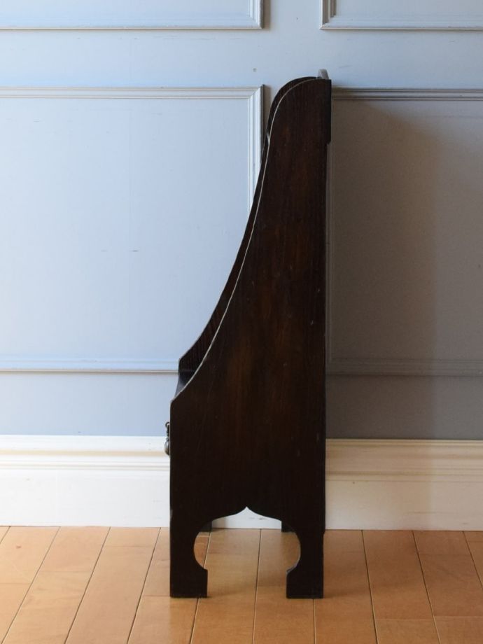 マガジンラックの側面