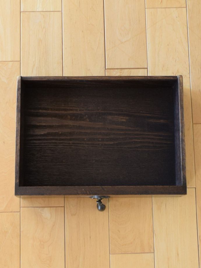 サイドチェストの引き出し