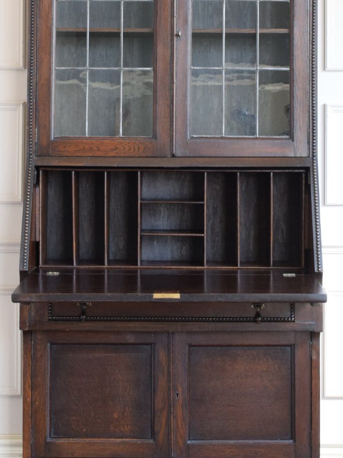 ビューローの扉の中