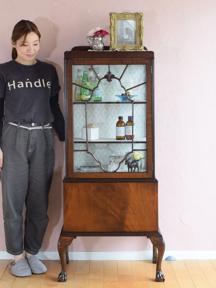 英国アンティークのガラスキャビネット