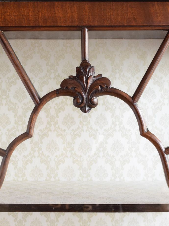 アンティークらしい彫