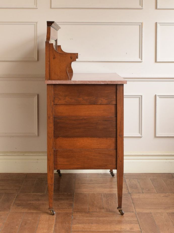 ウォッシュスタンドの側面