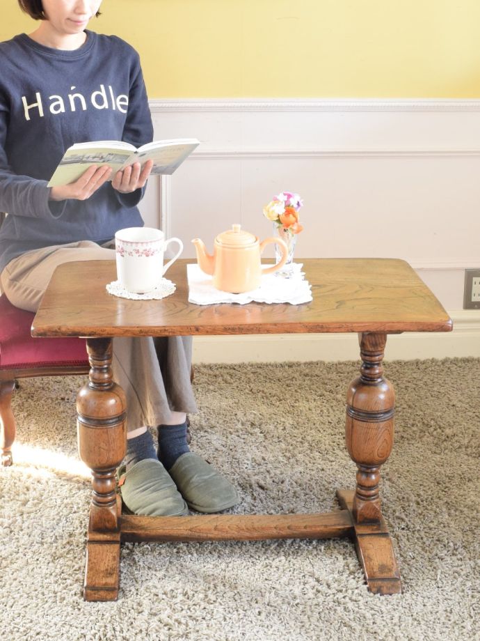 アンティークのコーヒーテーブル