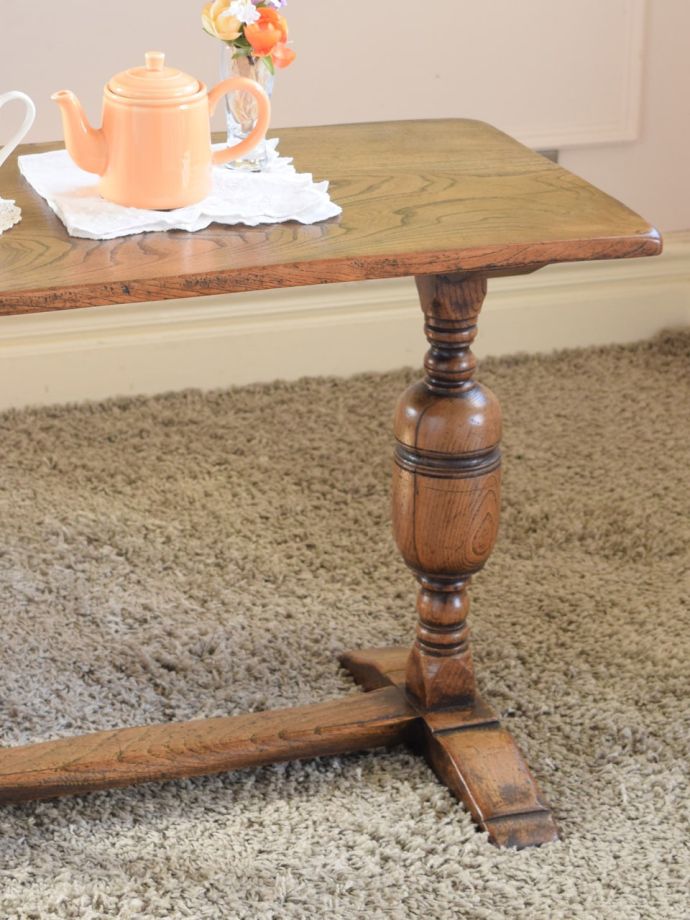 英国のアンティーク家具らしいデザイン