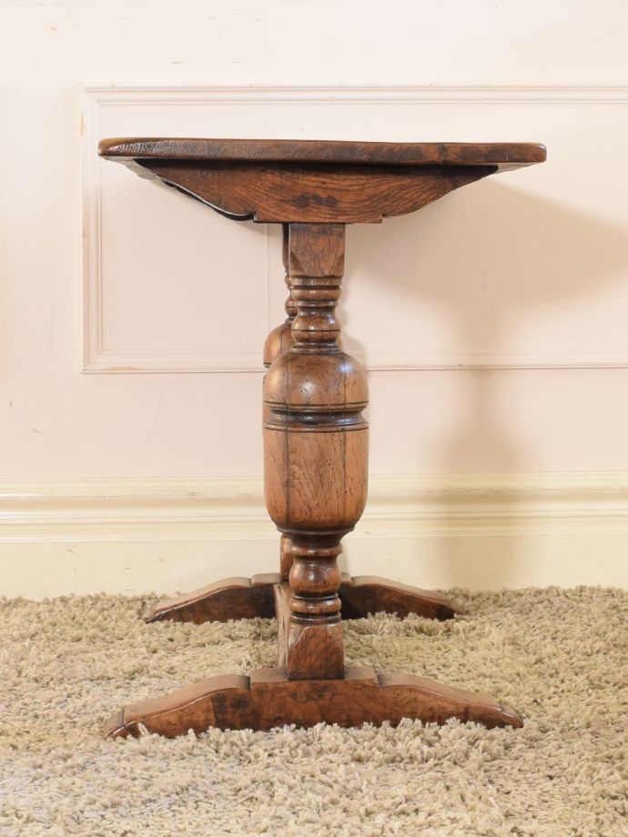 コーヒーテーブルの側面