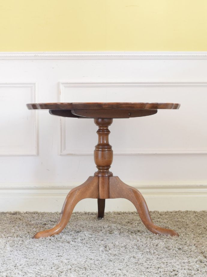 折り畳み式テーブルの側面