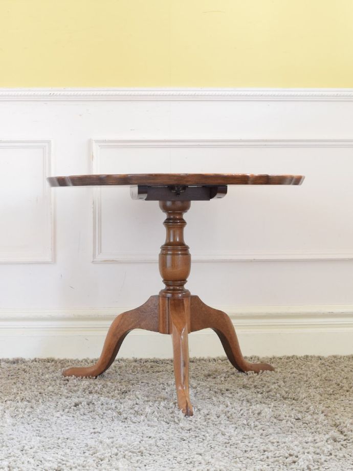 折り畳み式テーブルの側面