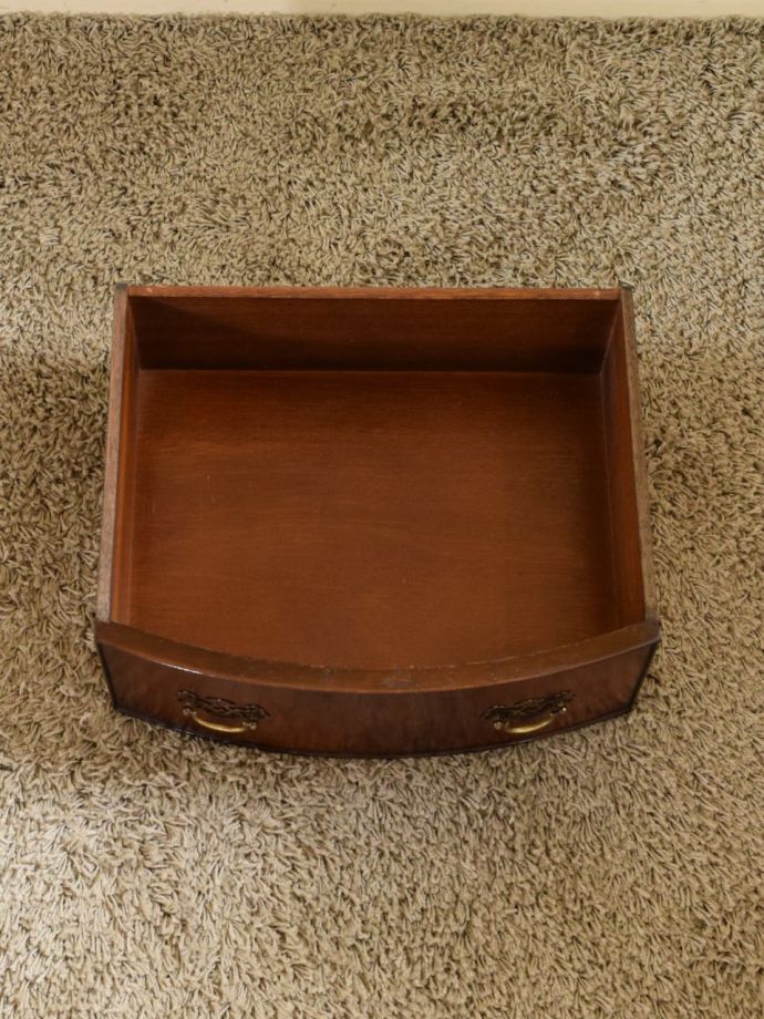 ドレッサーの引き出しの中