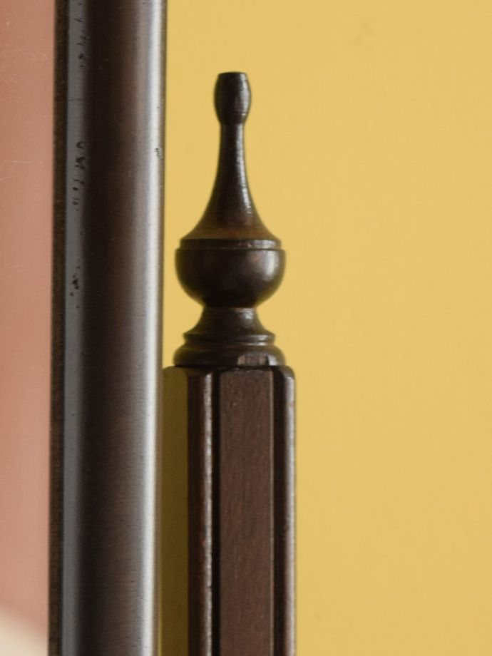 アンティーク家具らしい装飾