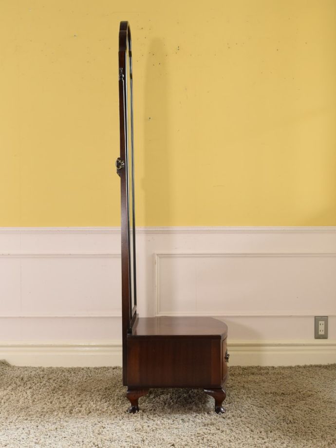 ドレッサーの側面