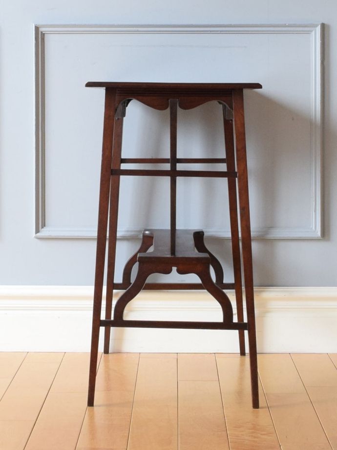 アンティーク家具の側面