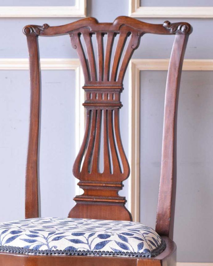 背もたれが美しいアンティークの椅子