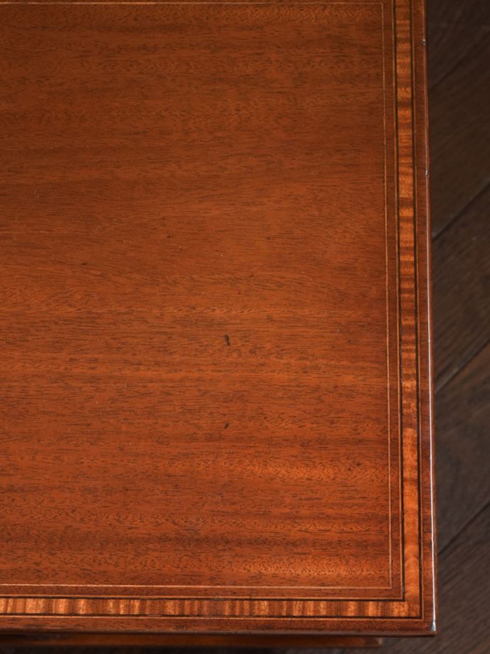 天然木のアンティーク家具の天板