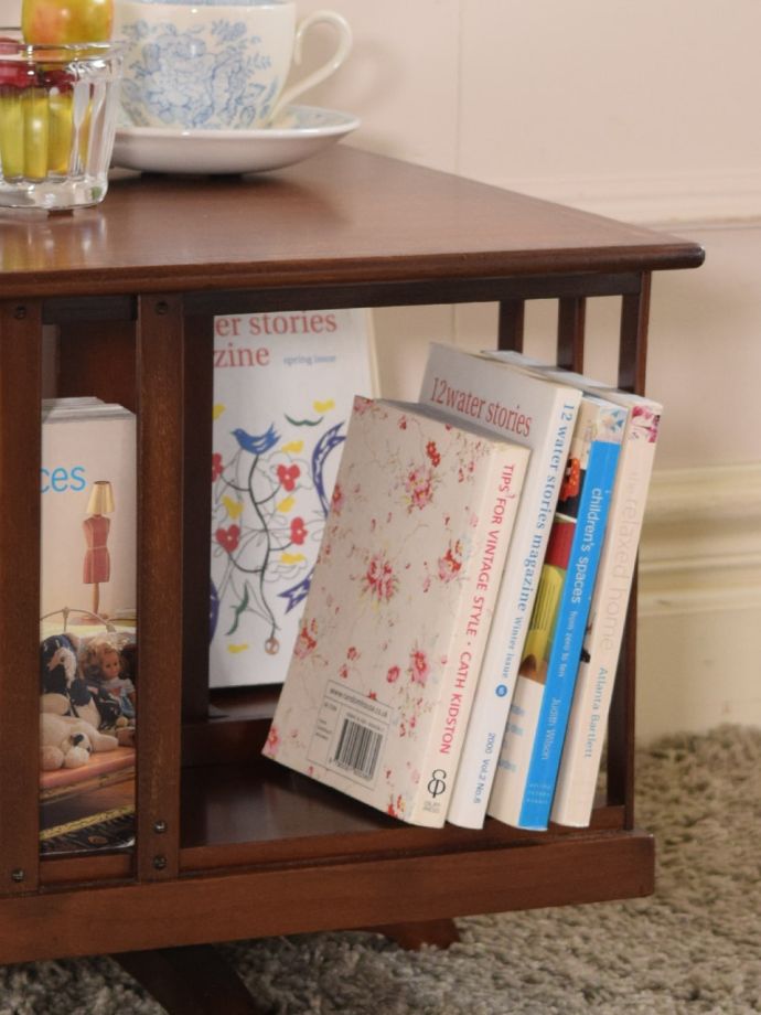 アンティーク家具らしい美しい細工