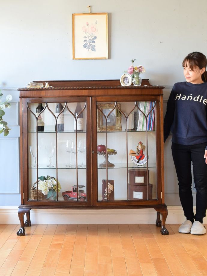 英国アンティークのガラスキャビネット