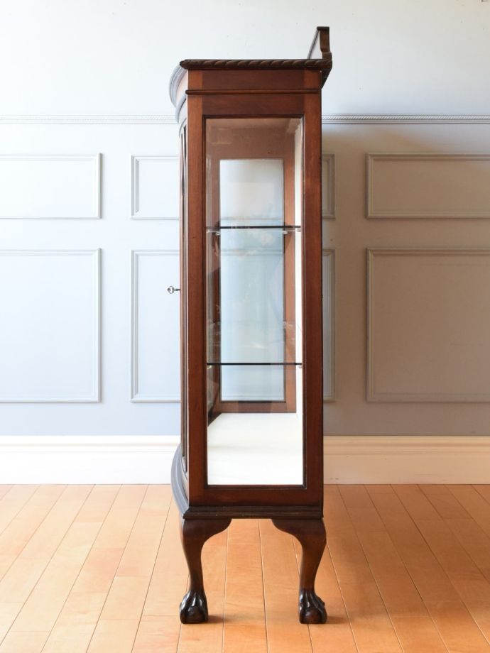 キャビネットの側面